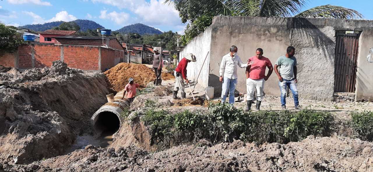 Camacã: Prefeitura realiza Serviço de esgotamento sanitário na Portelinha em São João do Panelinha com recursos próprios